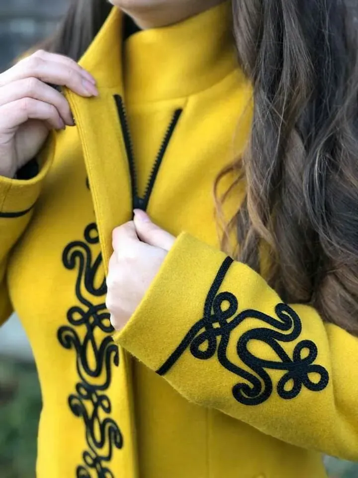 گلدوزی روی مانتو