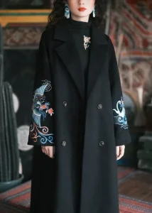 گلدوزی روی آستین مانتو