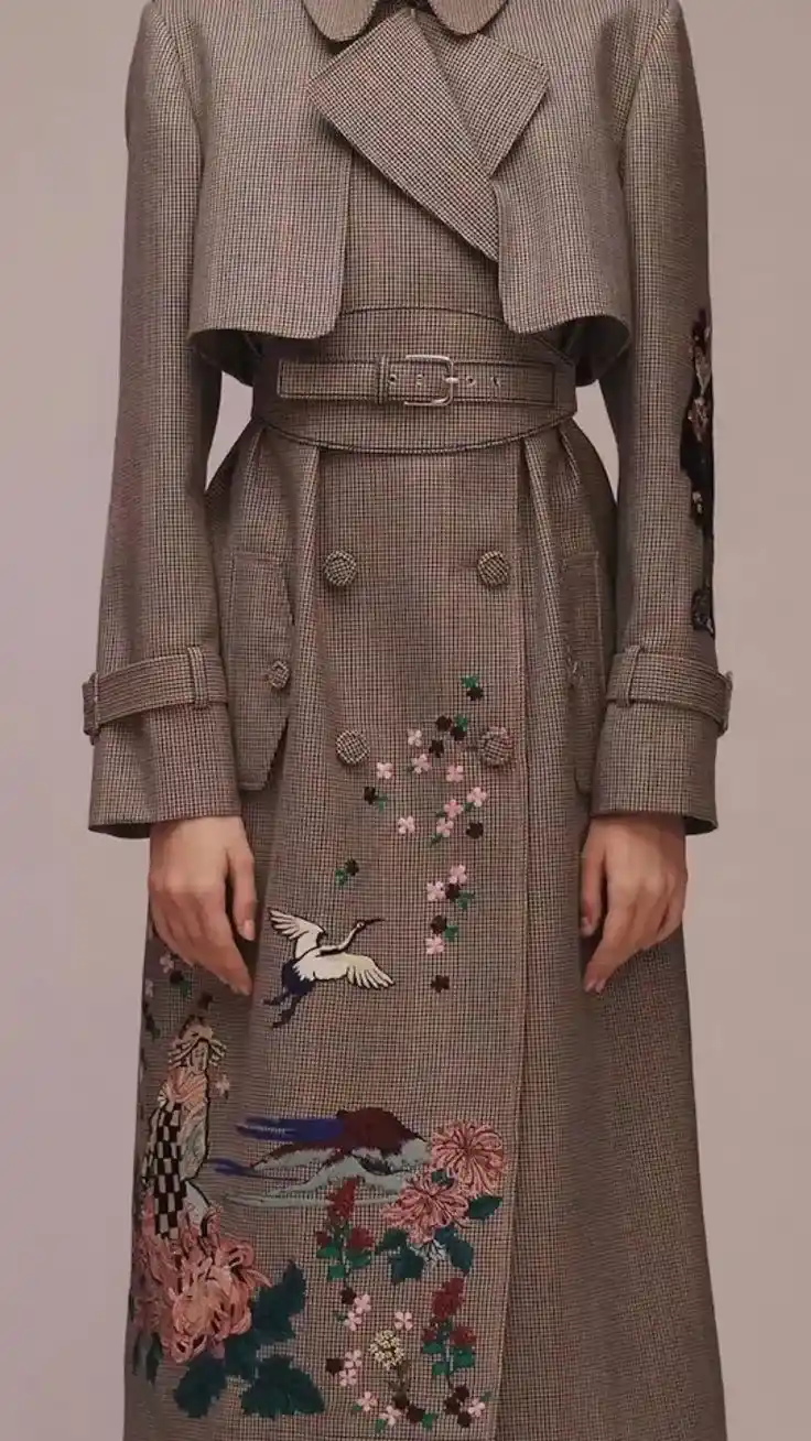 گلدوزی روی مانتو