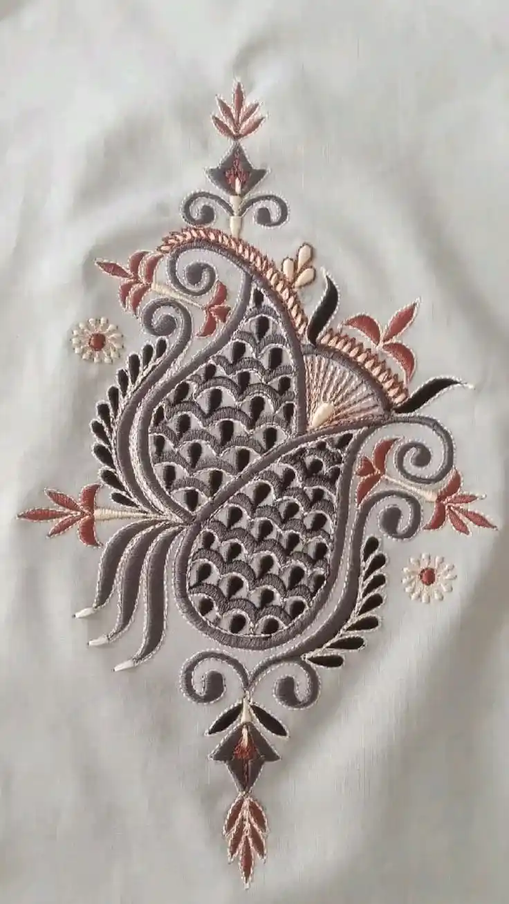 طرح گلدوزی روی مانتو