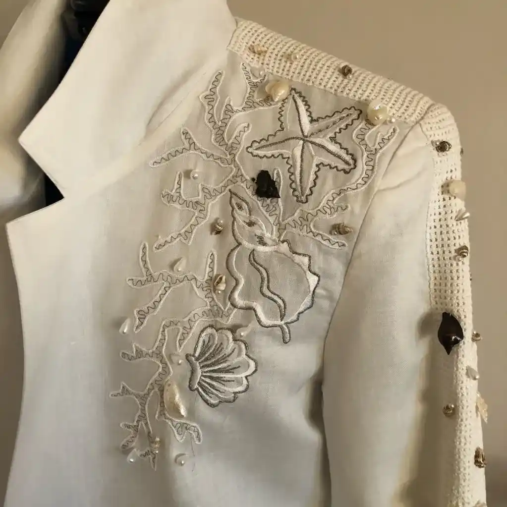 گلدوزی روی مانتو