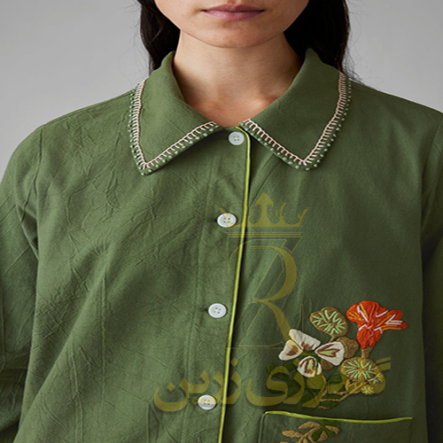 گلدوزی روی پیراهن زنانه