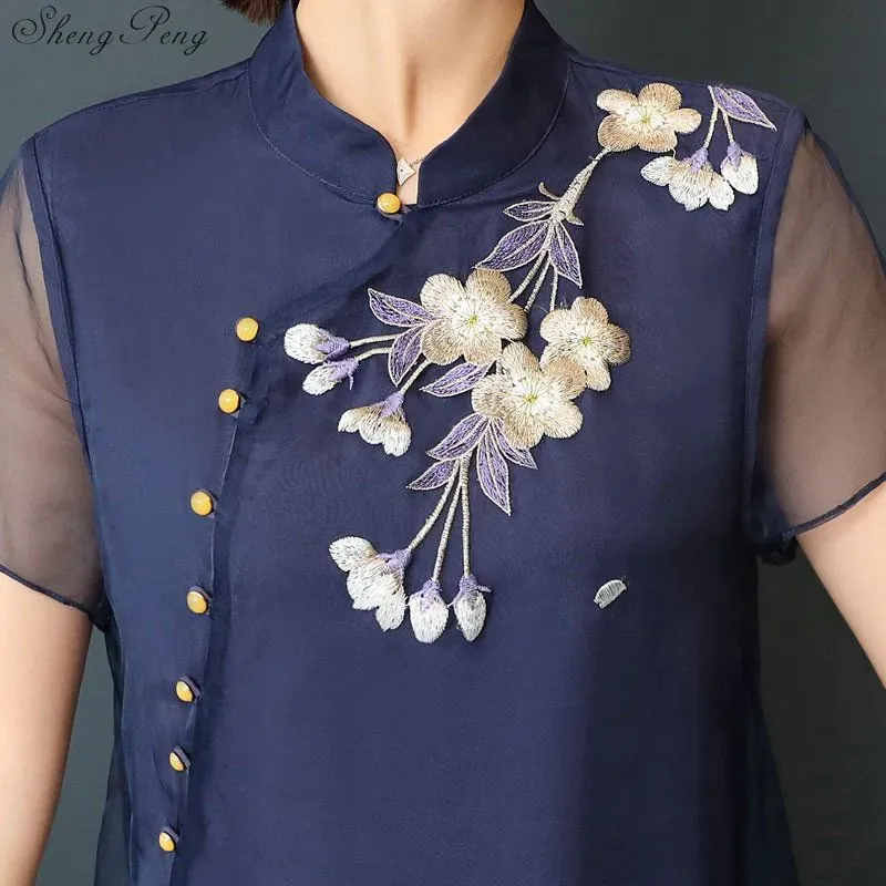 گلدوزی روی سینه مانتو