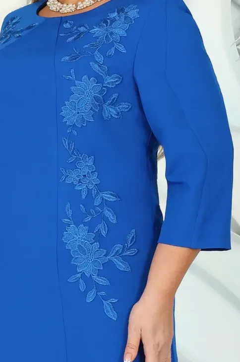 گلدوزی روی سینه مانتو