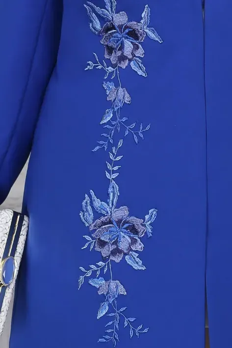 گلدوزی روی مانتو