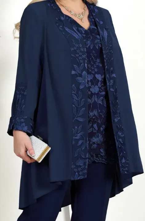 گلدوزی روی مانتو